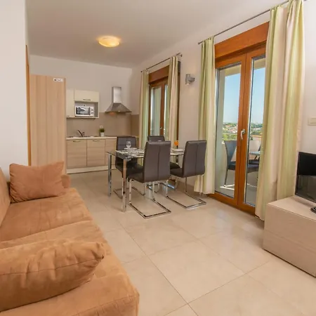 Apartment Oliva Premantura